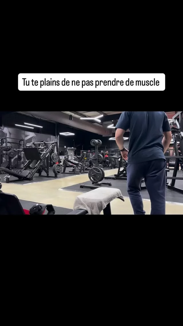 3 piliers fondamentaux pour une bonne exécution ⬇️
👉🏻 ton amplitude de mouvement : étirer et contracter ton muscle sur sa portion complète
👉🏻 avoir un bon tempo : contrôler la charge avec une vitesse d’exécution optimisée sur les deux phases du mouvement
👉🏻 garder une bonne posture du début à la fin de ta série pour un engagement maximal du muscle ciblé
#basique #musculation #entraînement #mouvement #posture