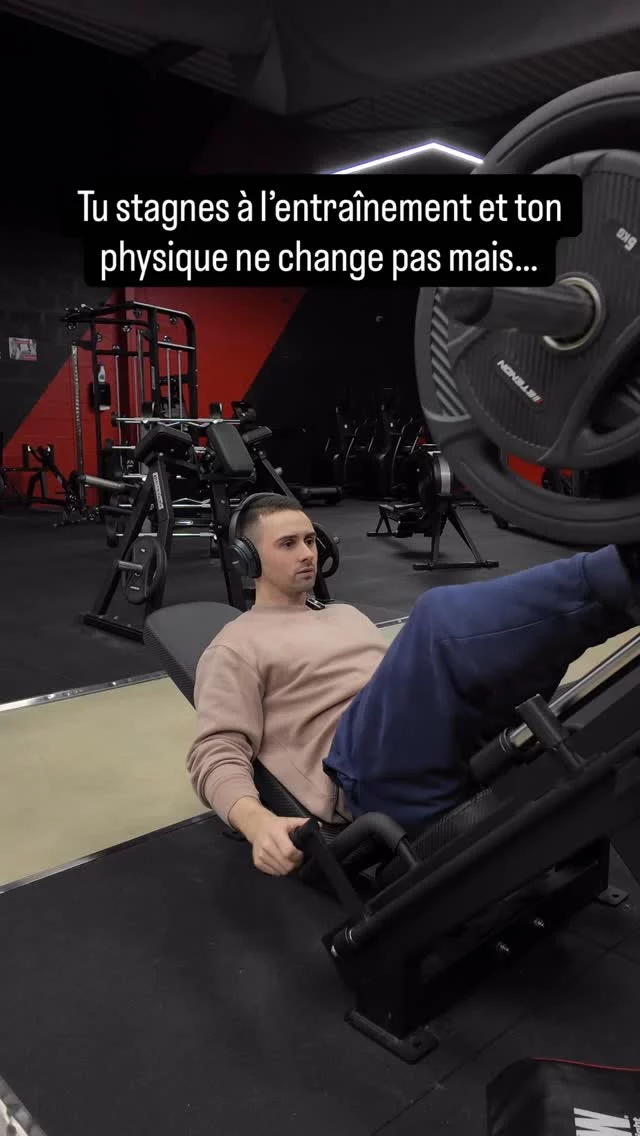 3 points essentiels pour progresser 🔥
- La préparation mentale avant ta série : visualise ton mouvement, mets une bonne musique qui te booste, essaye de te donner de l’énergie pour être à 100% 
- Standardise tes répétions : même amplitude, même posture, même tempo de la première à la dernière répétition. On ne dégrade pas son mouvement 
- Mets de l’intention dans tes rep : cherche à contracter au maximum ton muscle et le plus vite possible. Créer un maximum de vitesse pour ne pas perdre d’énergie pendant ta série 
Enregistre ce post pour te souvenir de ces 3 points 🤝🏻
#fitness #progression #coach #training